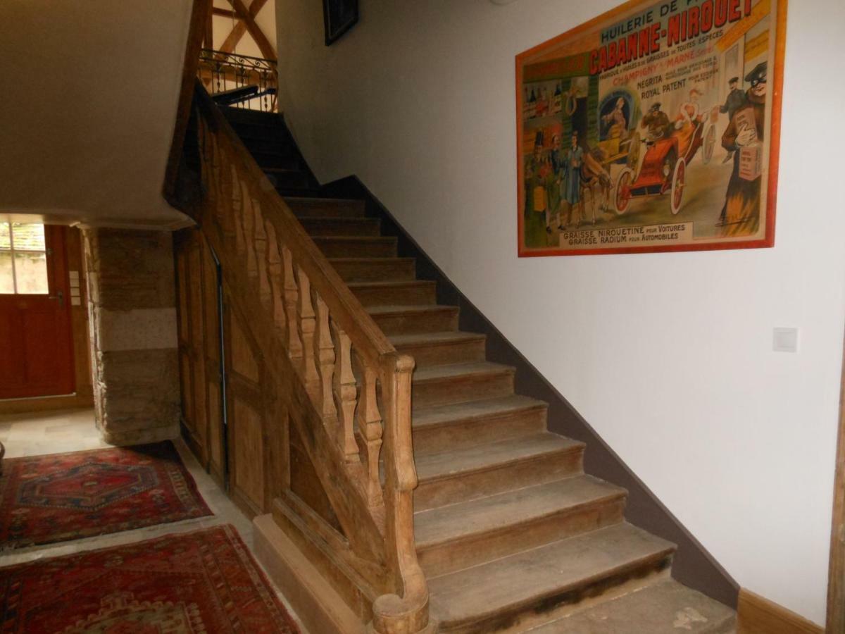 Les Chambres De La Basilique Neuvy-Saint-Sépulchre 外观 照片