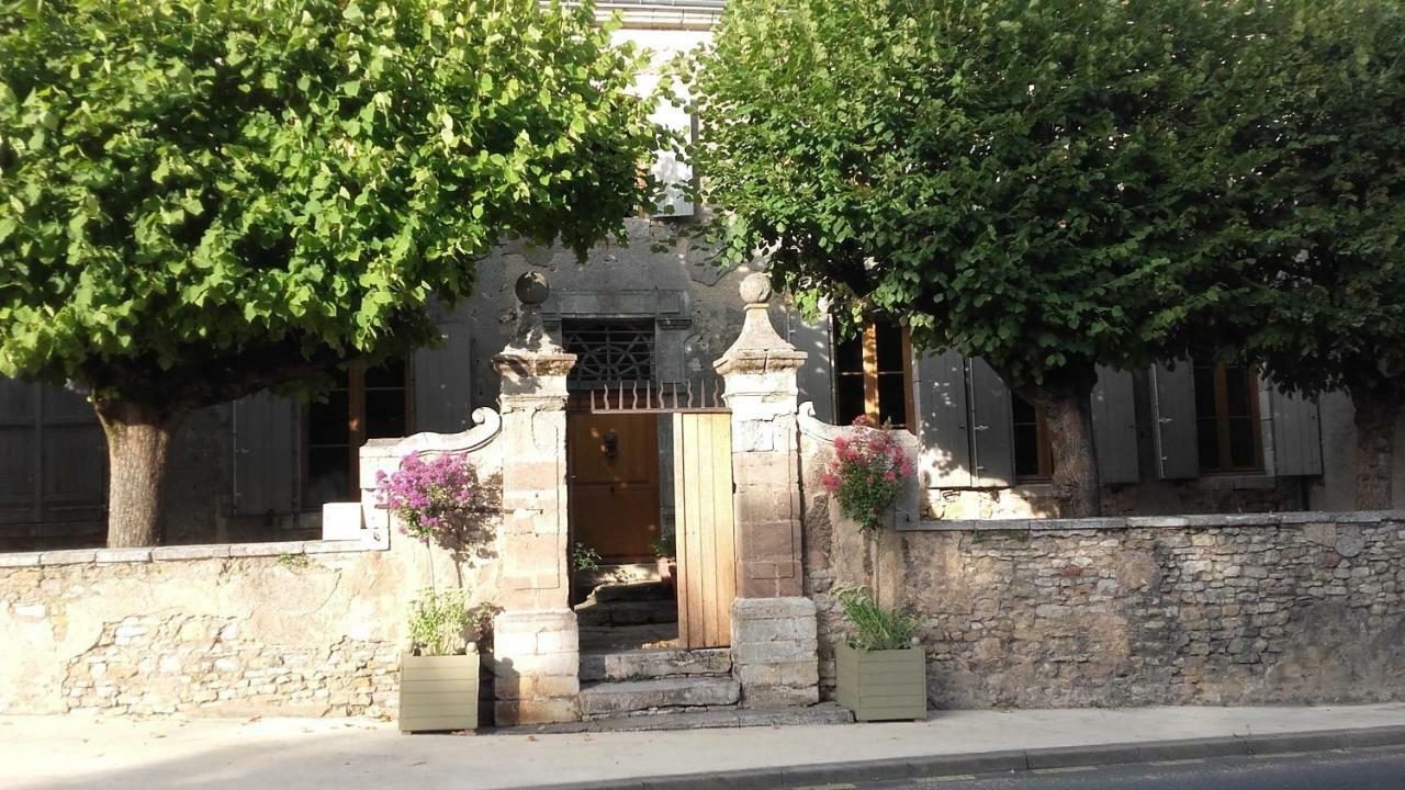 Les Chambres De La Basilique Neuvy-Saint-Sépulchre 外观 照片